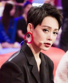 寧靜演員與寶藏小店的邂逅，小巷深處的表演與美食之旅