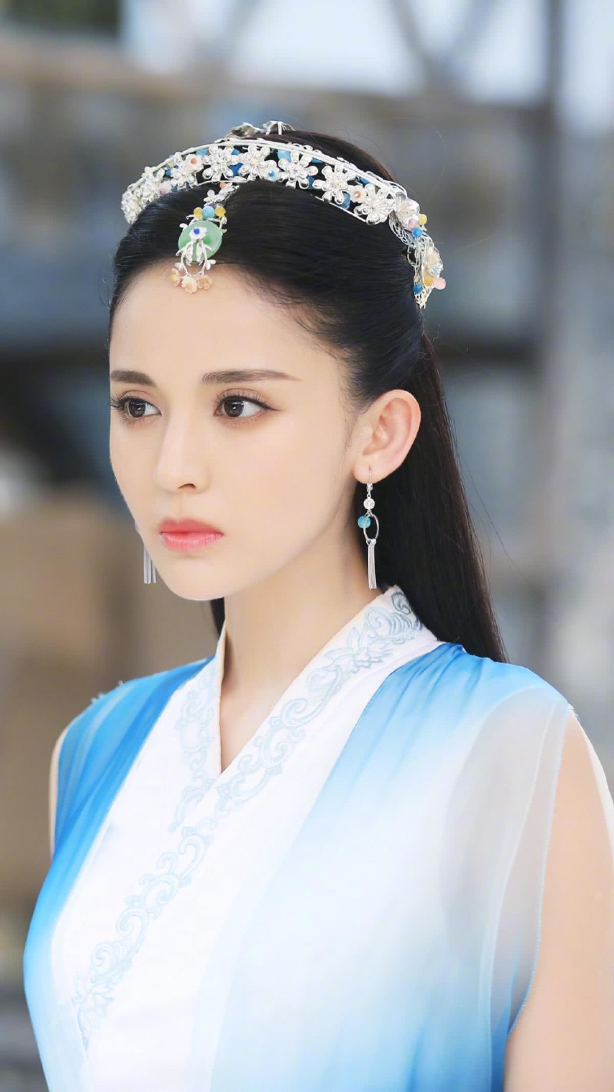 古裝魅力再現(xiàn)，歷史與時尚交融的藝術(shù)典范之美
