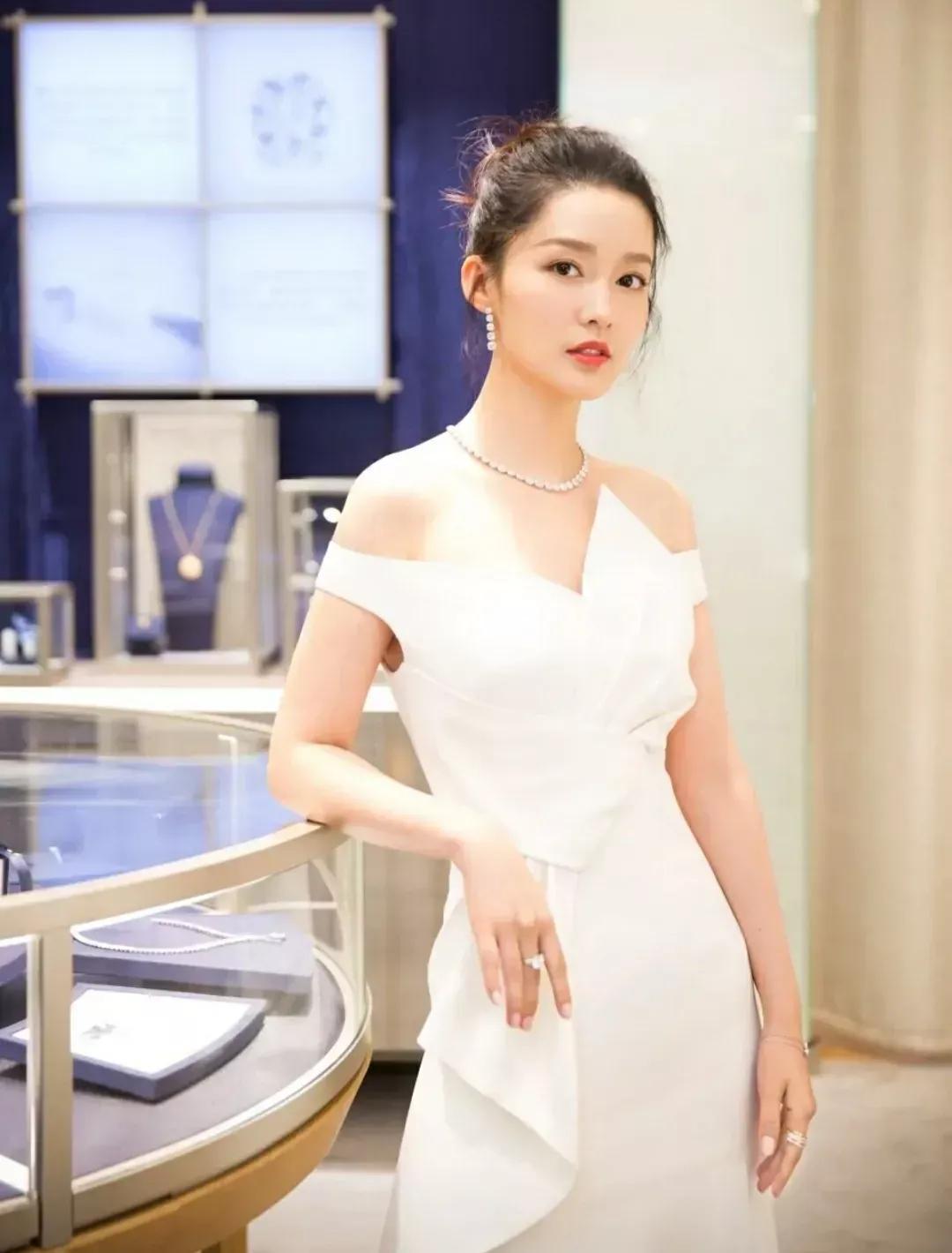 揭秘絕色百美圖最新章節(jié)，美圖背后的故事揭曉